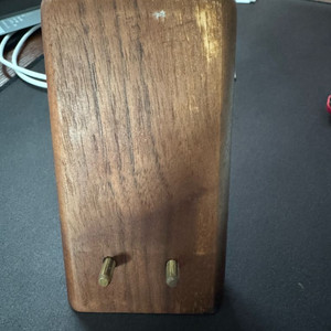 핸드폰 거치대 월넛 팝니다