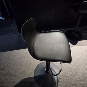 [가격인하]카페 테이블+의자+조명+쇼케이스(냉장x)