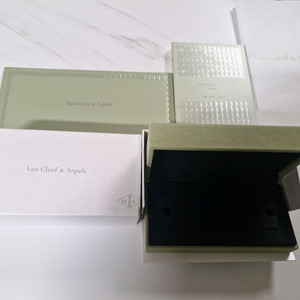 반클리프 팔찌케이스 박스 쇼핑백 풀세트팝니다