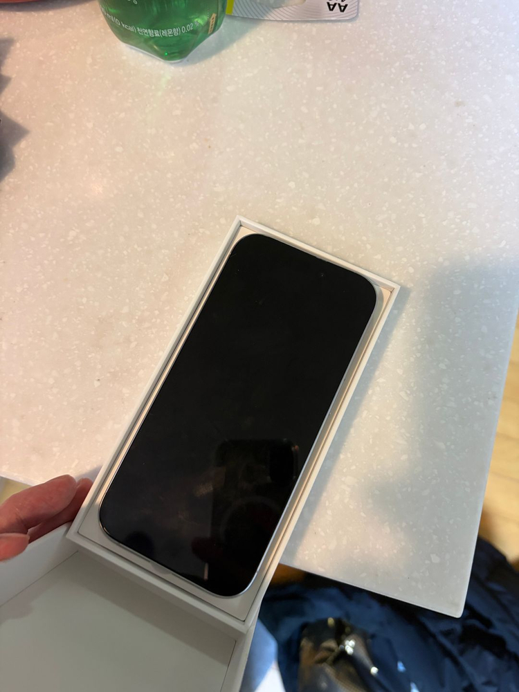 아이폰16프로 화이트티타늄 256GB--6