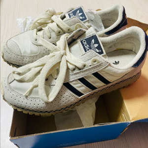 아디다스 시티마라톤 230사이즈