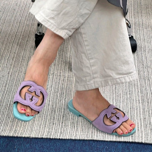 구찌 인터로킹 G 슬라이드 샌들