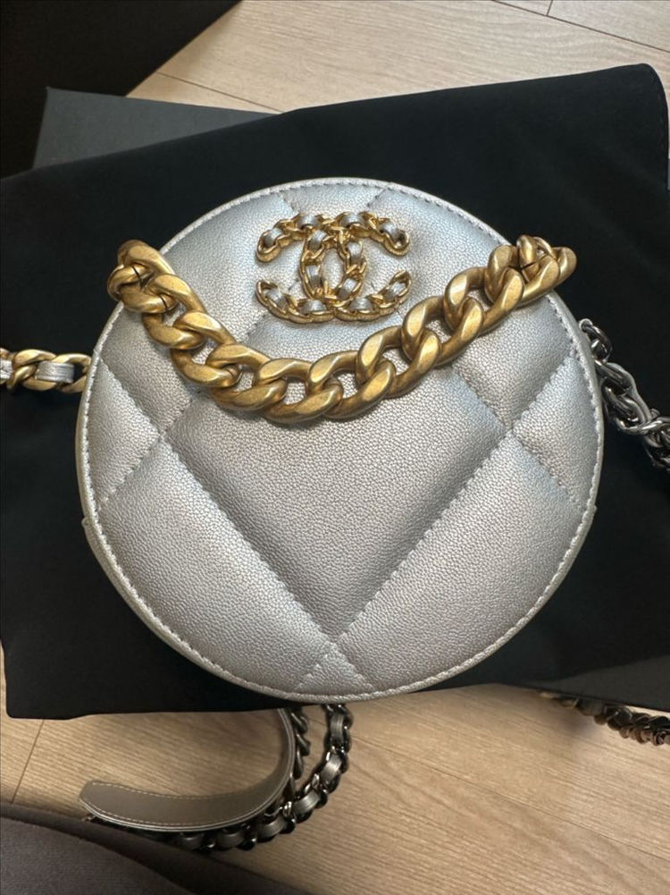 샤넬 19 탬버린 동그리백 이미지