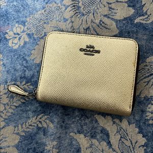 코치 지갑 코치 반지갑 이미지