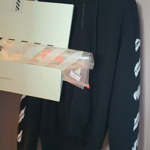 오프화이트] 에어포트 테이프 후드집업(L사이즈)팝니다 이미지