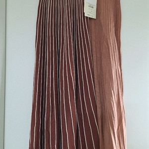 씨씨콜렉트 이중배색플리츠 니트롱스커트