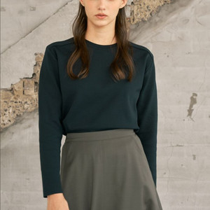 (새상품) 르셀로나 숏 라운드 넥 니트 네이비