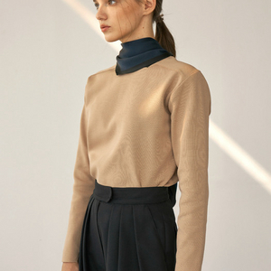 (새상품) 르셀로나 숏 라운드 넥 니트 베이지