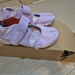 쿨거래시 6만9천택포! 미착용 새제품 나이키 에어 리프트 편한여름신발 사이즈 230