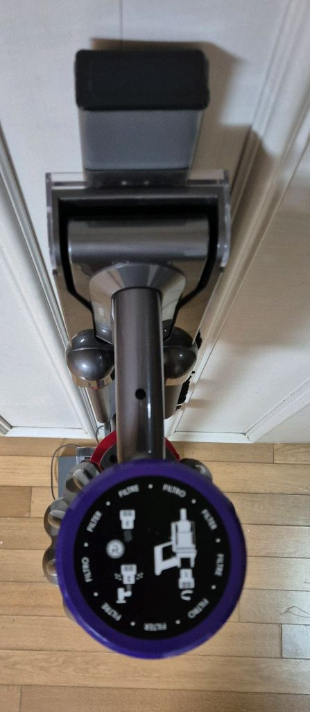 다이슨 무선청소기 V10 상태최상--2