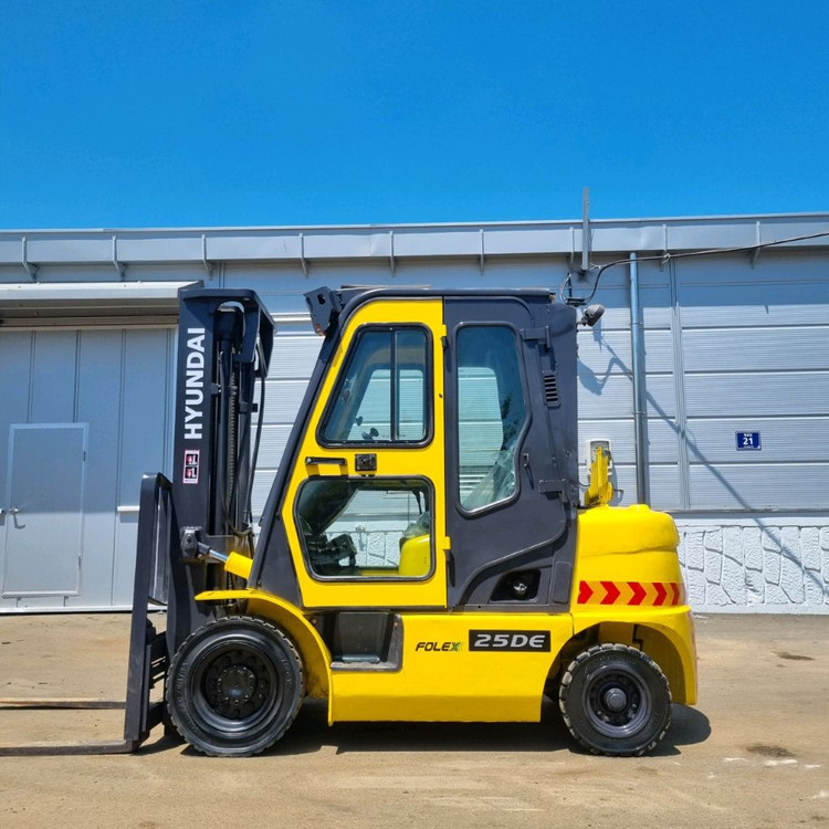 현대 2.5톤 자동발 캐빈 디젤중고지게차 이미지