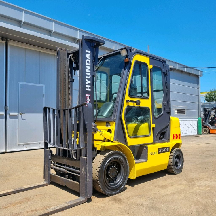 현대 2.5톤 자동발 캐빈 디젤중고지게차 이미지