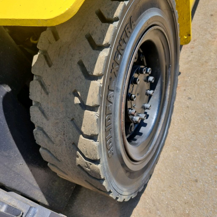 현대 2.5톤 자동발 캐빈 디젤중고지게차 이미지