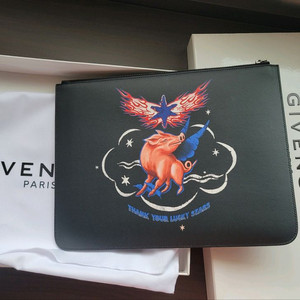 지방시 클러치백