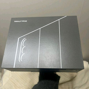 갤럭시 트라이폴드 미개봉 팝니다