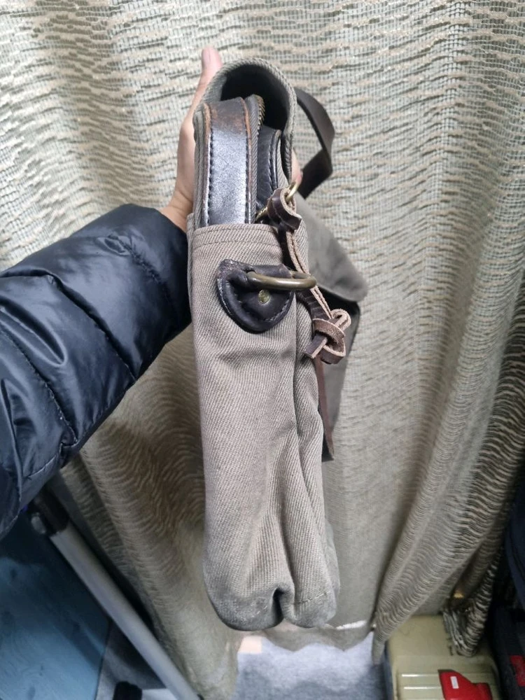 필슨 카키색 가방 올리브 이미지