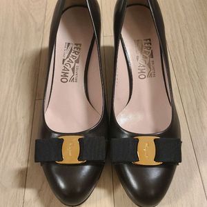 [정품/새상품] 페라가모 CARLA 55 블랙 펌프스 8D