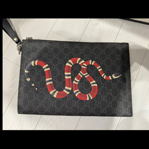 구찌 킹스네이크 클러치