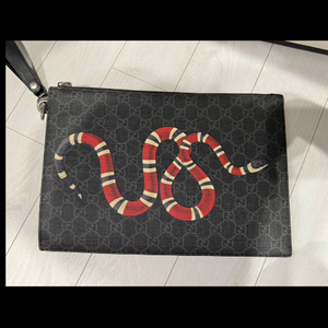 구찌 킹스네이크 클러치