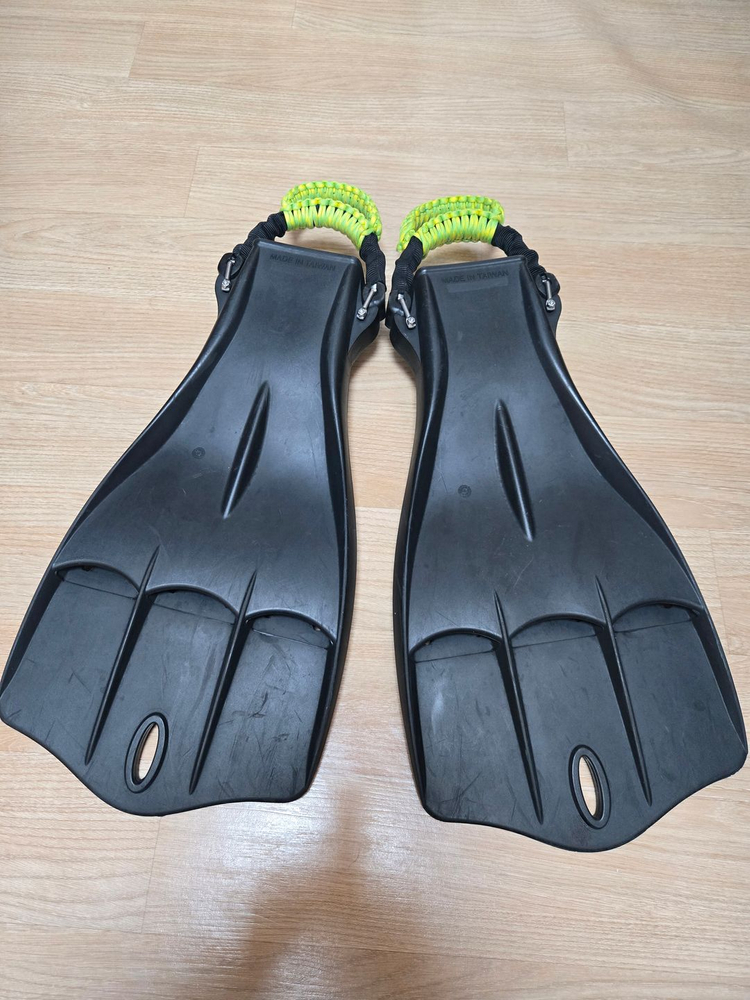 스쿠바프로 신형 제트핀 M 사이즈 팔아요 이미지