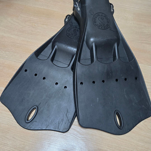 스쿠바프로 신형 제트핀 M 사이즈 팔아요 이미지