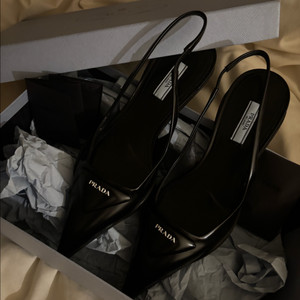 프라다 블랙 플랫 샌들