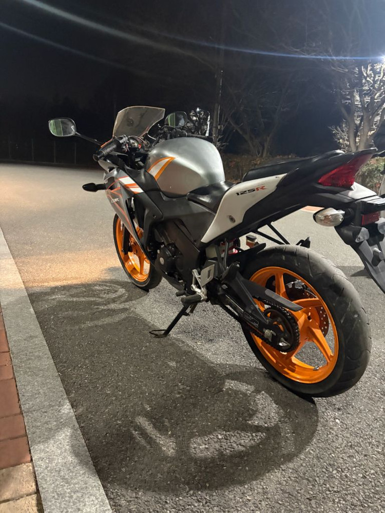 혼다 CBR125r 급처 이미지