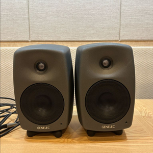 제네릭 8030C 모니터 스피커 + 스피커 스탠드 세트