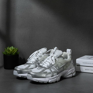 나이키 V2K 테크노 흰/실버 245mm