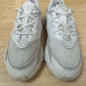 아디다스 오즈위고 아이보리 운동화 (250cm)