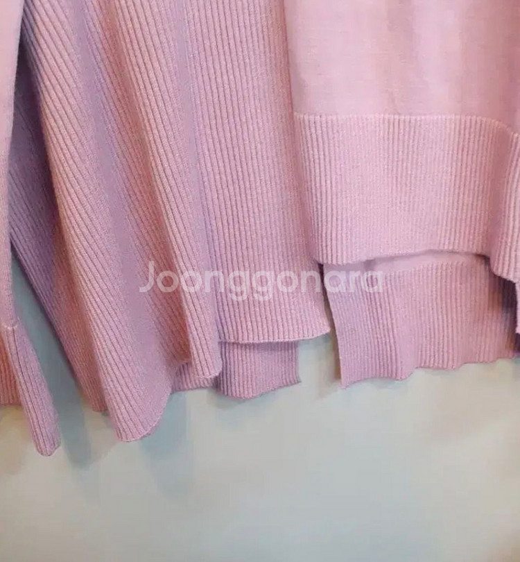 SYSTEM 브랜드 핑크퍼플 니트90F 독특하게 니트 짜임이 반반 다르게 되어있어요. 언발로되어 고급스럽고이쁨 옆트--2