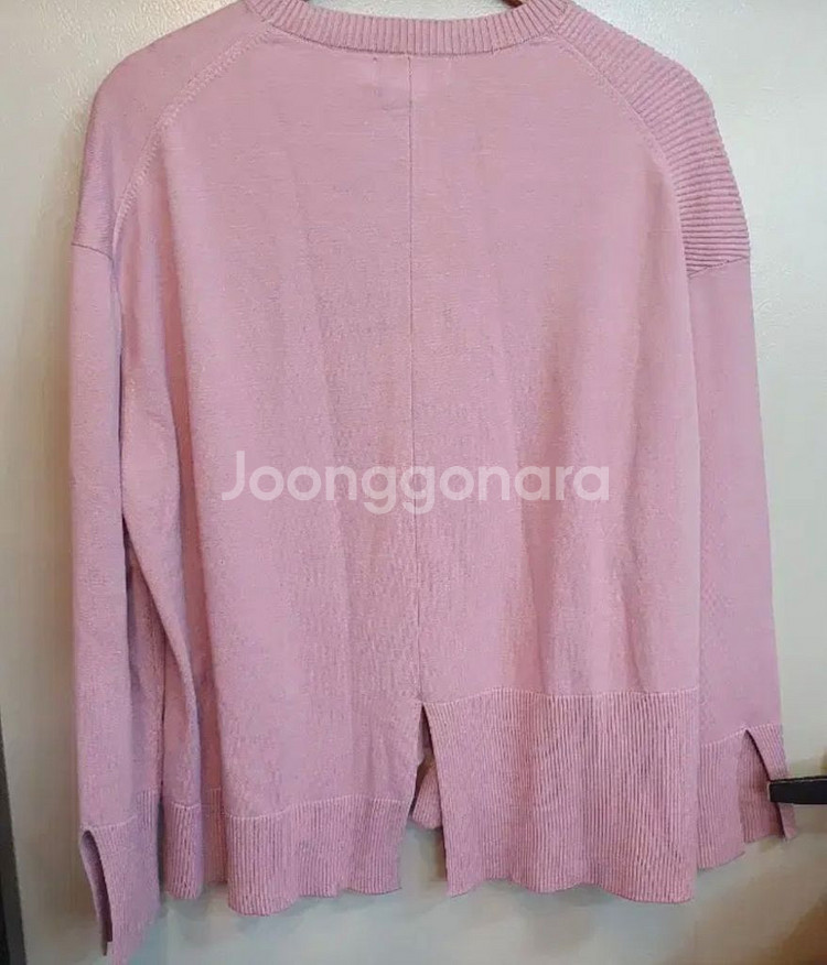 SYSTEM 브랜드 핑크퍼플 니트90F 독특하게 니트 짜임이 반반 다르게 되어있어요. 언발로되어 고급스럽고이쁨 옆트--4