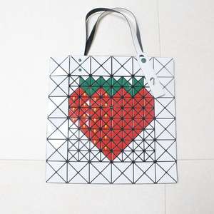 바오바오 딸기 토트백 이미지