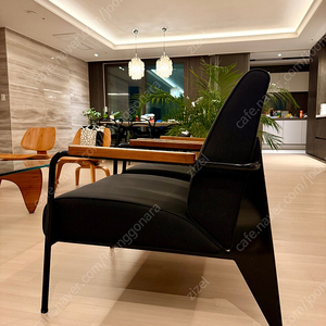 Vitra 장 프루베 암체어 이미지