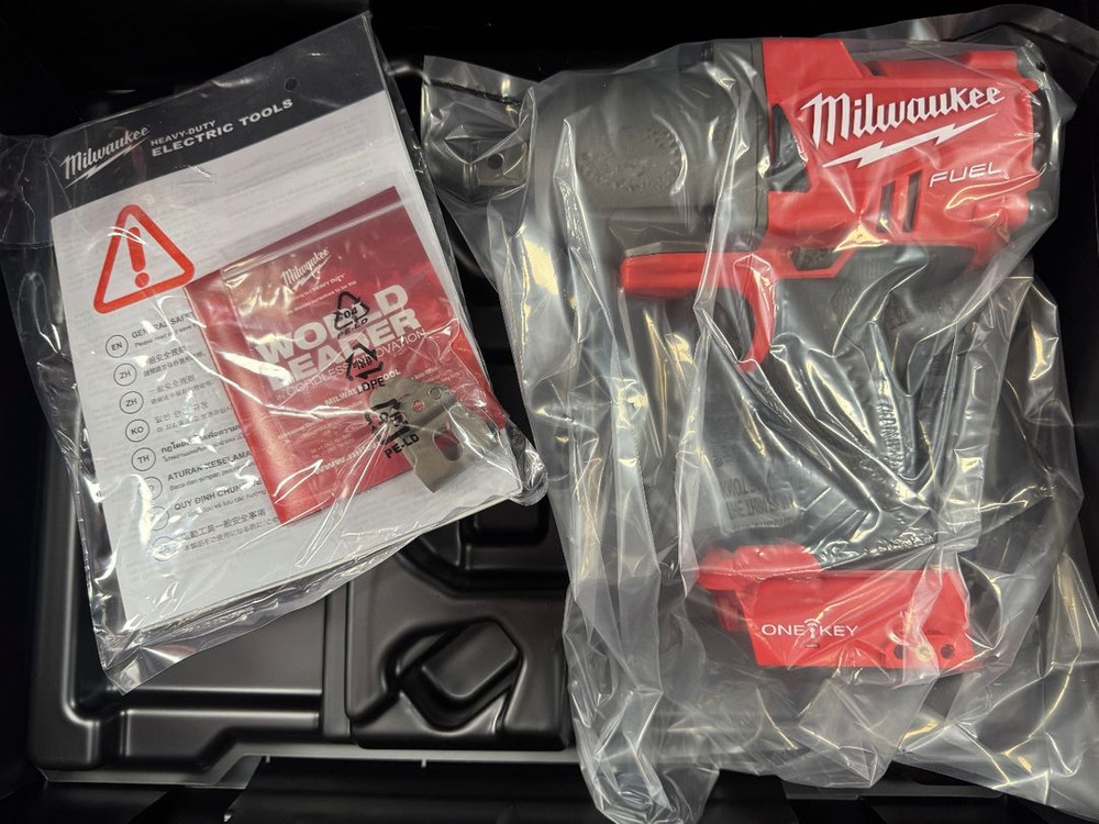 (새제품) 밀워키 렌치 M18 ONEFHIWF34--1