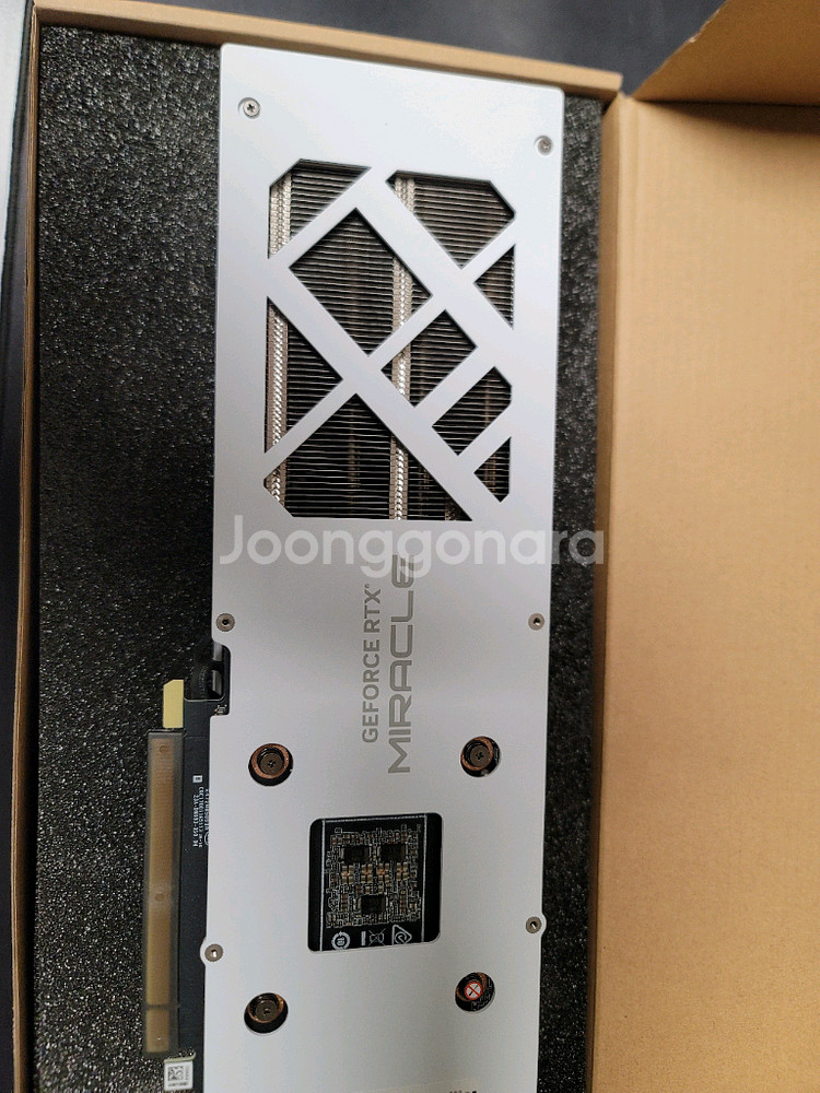 RTX 4070 SUPER 그래픽카드--2