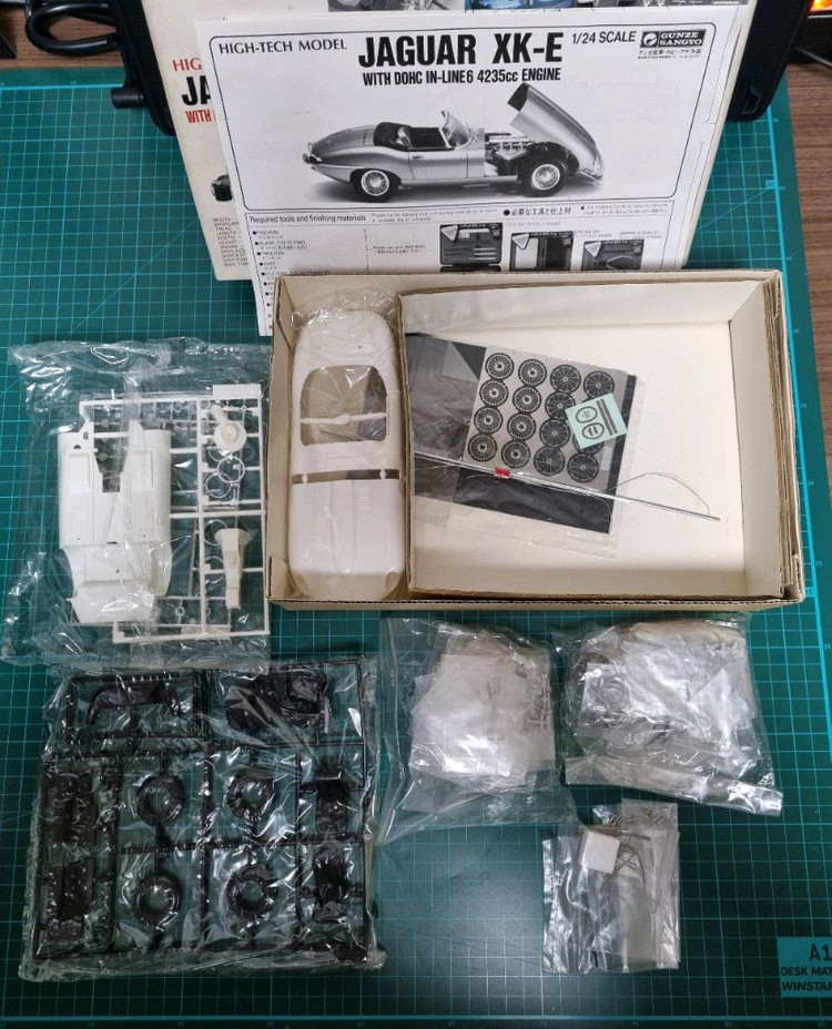 군제1/24 하이테크 재규어 XK-E--2