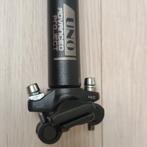 우노 UNO 자전거 싯포스트 이미지