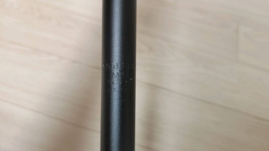 우노 UNO 자전거 싯포스트 이미지