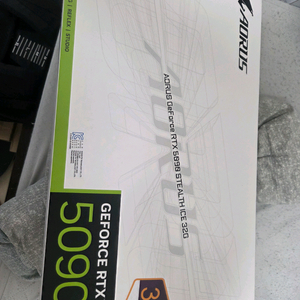 RTX 5090 어로스 마스터 스텔스 화이트
