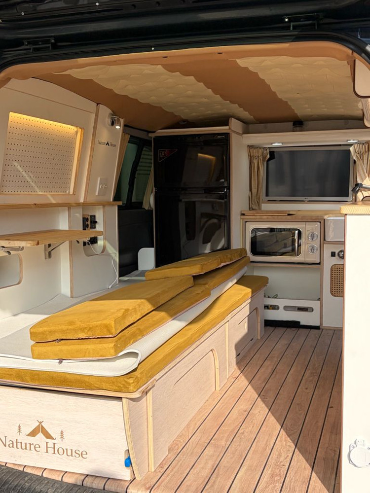 그랜드 스타랙스 캠핑카 이미지