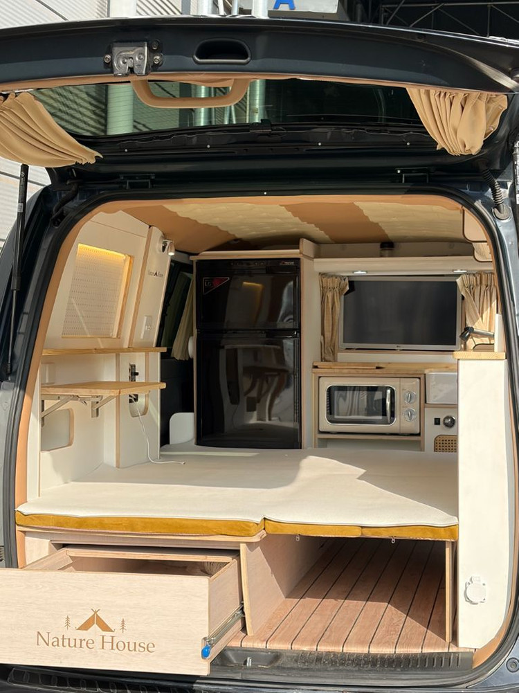 그랜드 스타랙스 캠핑카 이미지