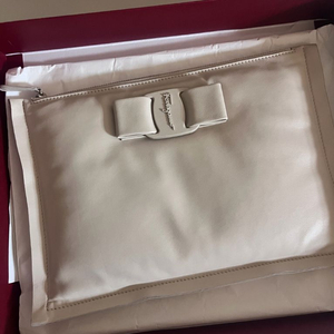 페라가모 비바클러치