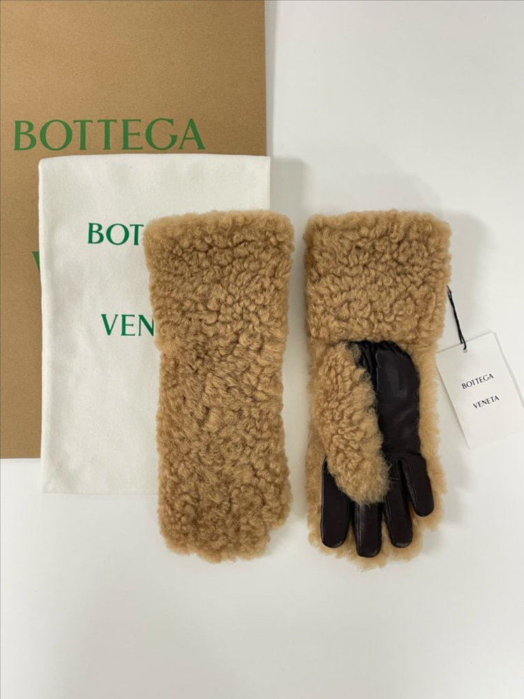 새상품 보테가 베네타 테디 시어링 레더 장갑 브라운 컬러--0