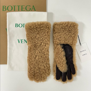 새상품 보테가 베네타 테디 시어링 레더 장갑 브라운 컬러