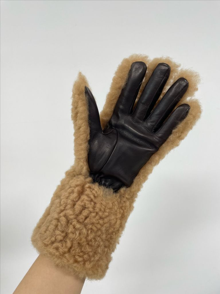 새상품 보테가 베네타 테디 시어링 레더 장갑 브라운 컬러--6