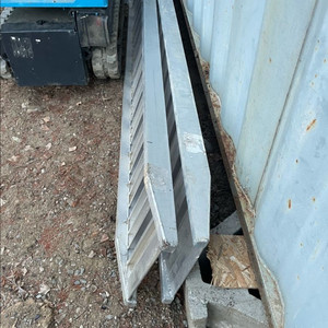 궤도형 고소작업차 이미지