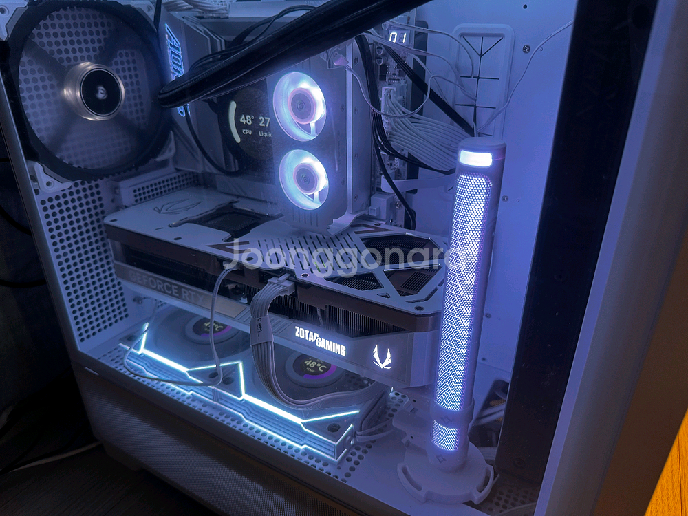 조탁 ZOTAC RTX 5090 SOLID OC 화이트 판매--1