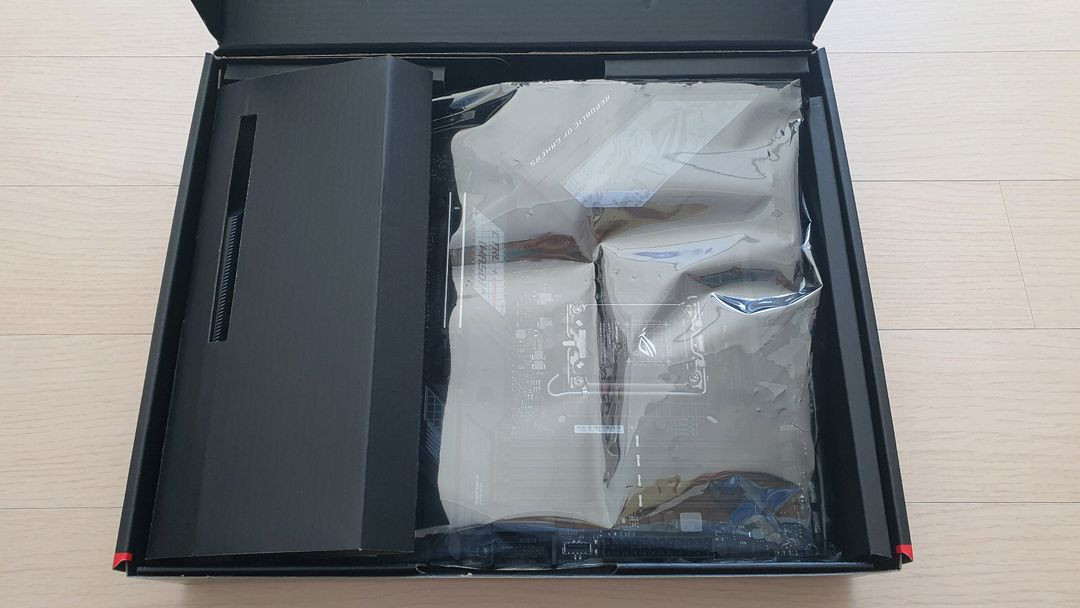 ASUS ROG STRIX Z690-F GAMING WIFI 메인보드 팝니다.--1