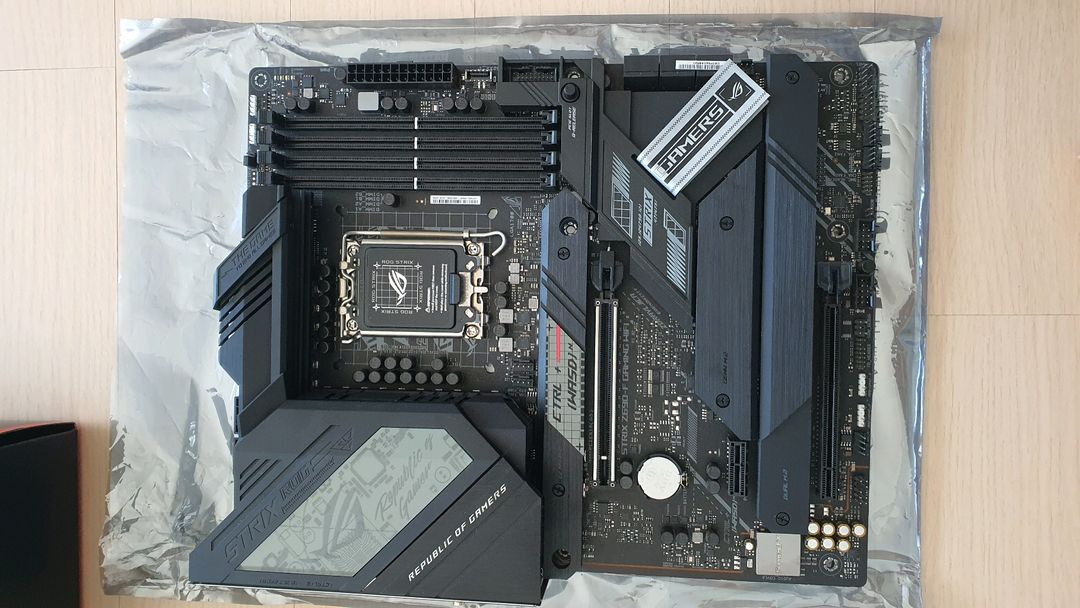 ASUS ROG STRIX Z690-F GAMING WIFI 메인보드 팝니다.--2